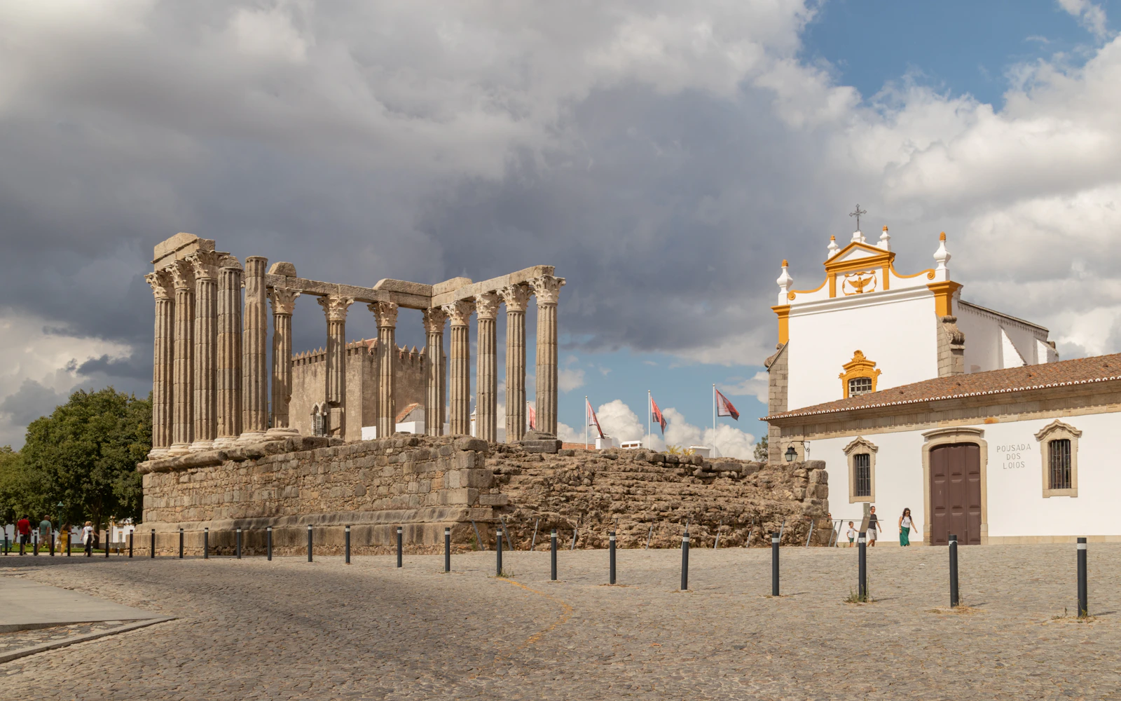Évora: walk through centuries in the heart of Alentejo.