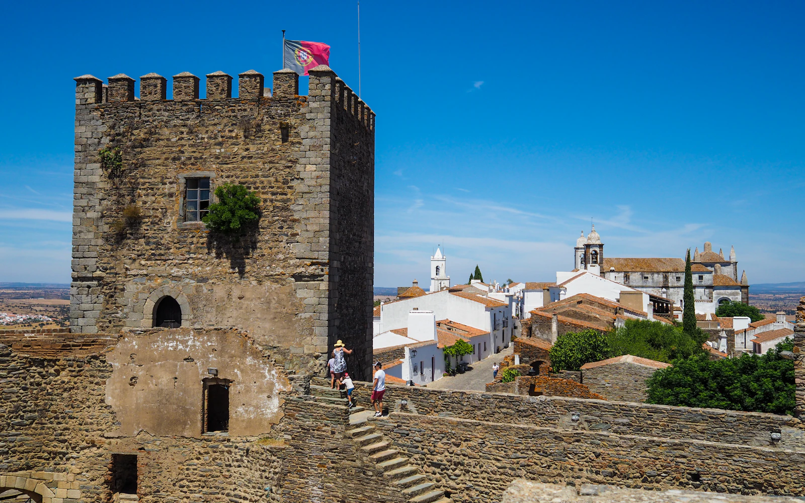Monsaraz: a quiet hilltop above the Alqueva landscape.