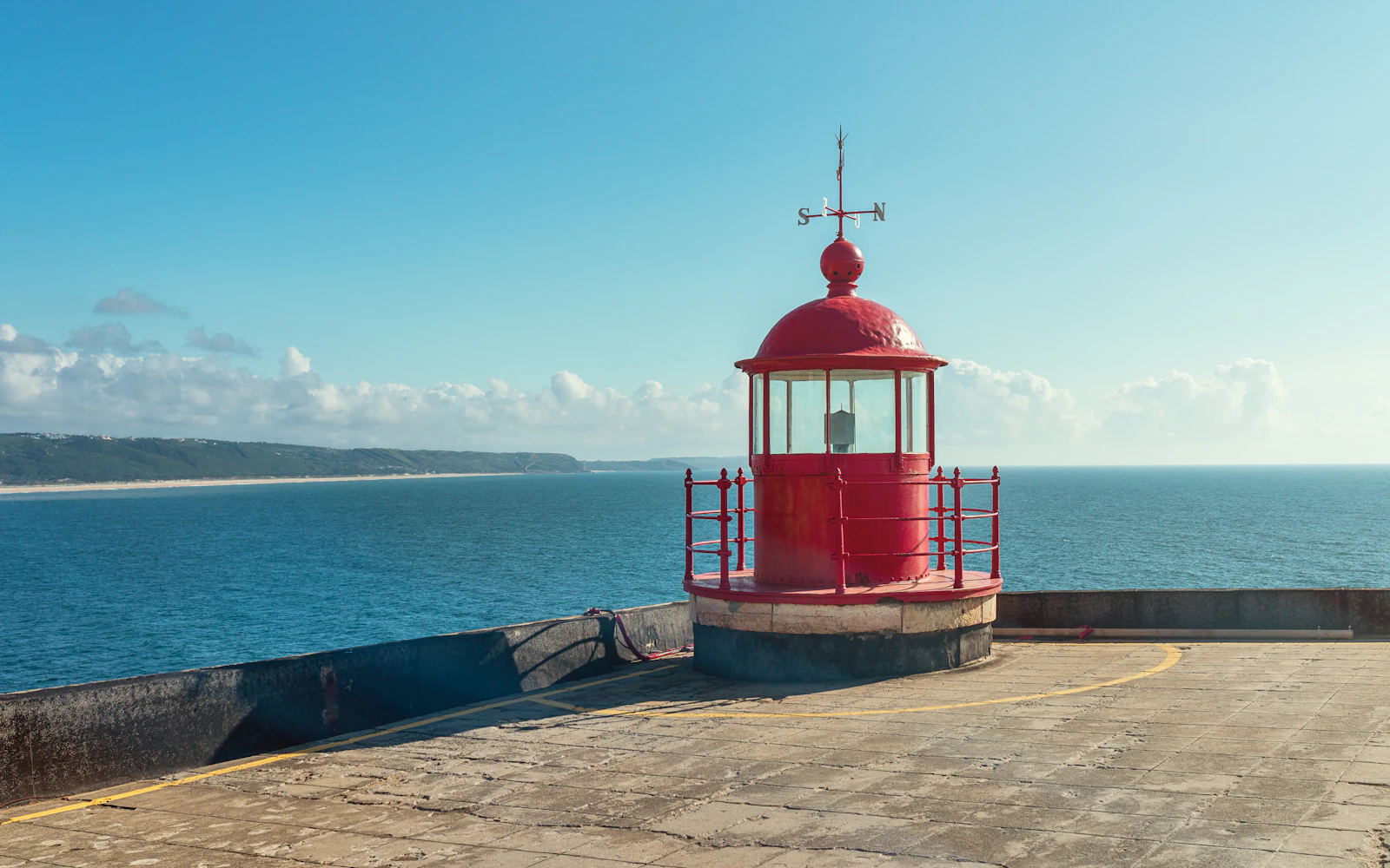 The fort and Praia do Norte